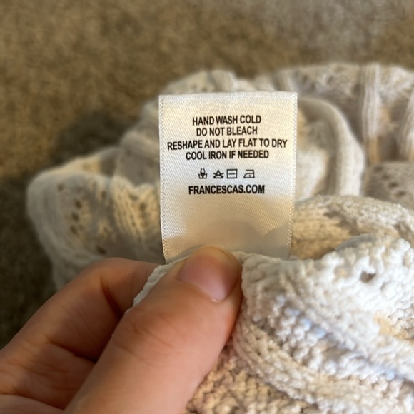Francesca’s Twist Knot White Sweater Size Medium - Picture 5 of 6